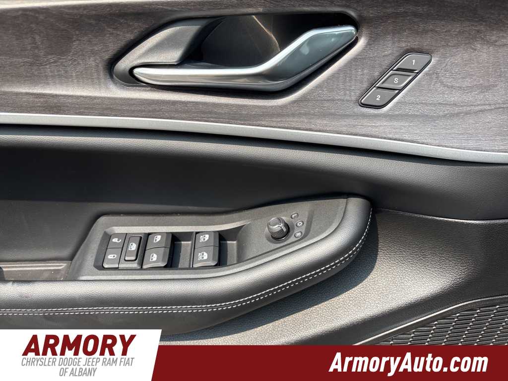 Thumbnail: 2025 Jeep Grand Cherokee - 8