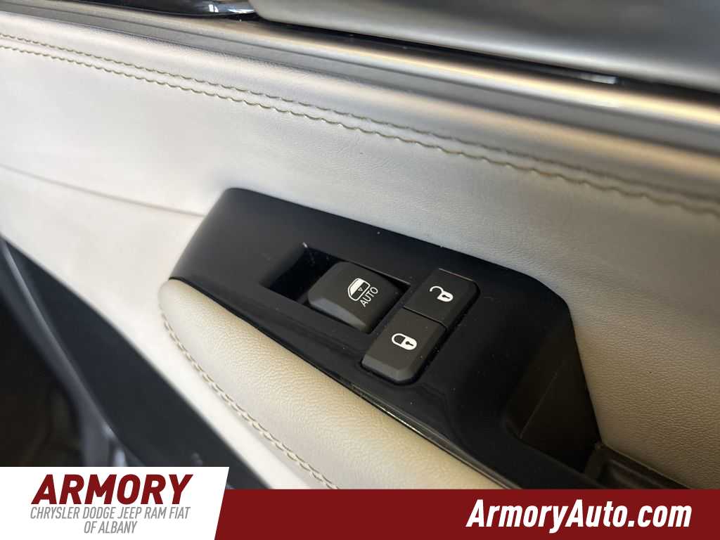 Thumbnail: 2023 Jeep Wagoneer - 37