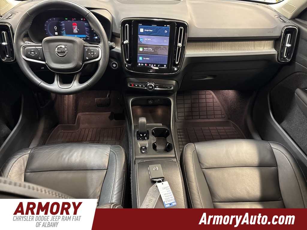 Thumbnail: 2023 Volvo XC40 - 35