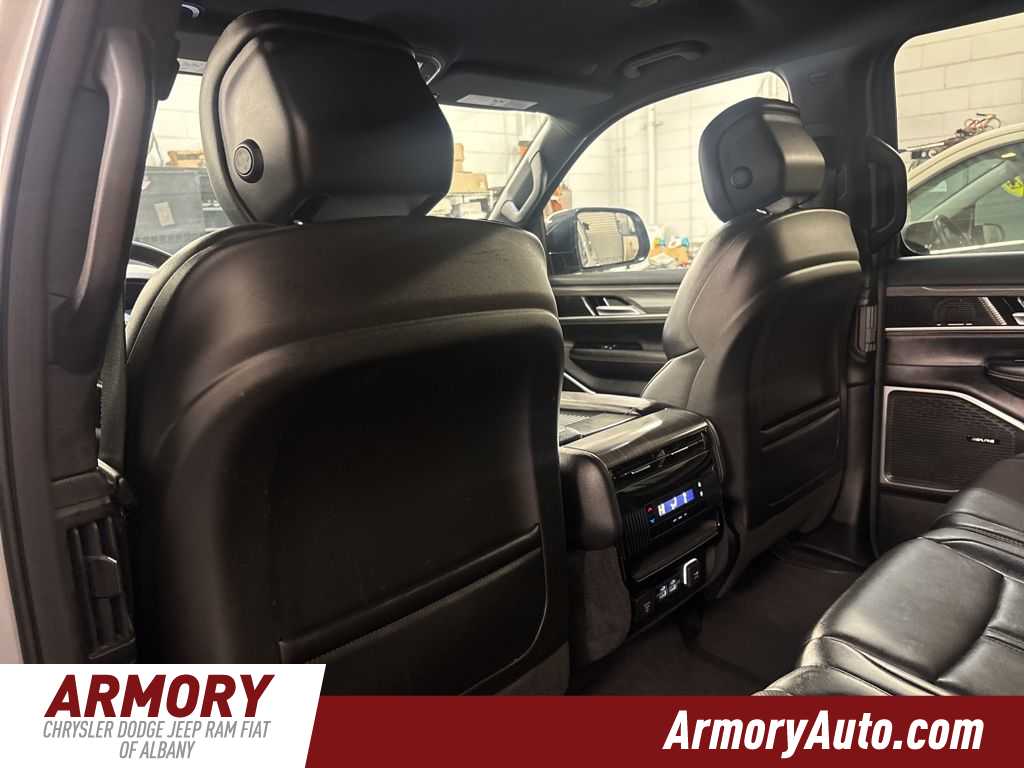 Thumbnail: 2024 Jeep Wagoneer - 32