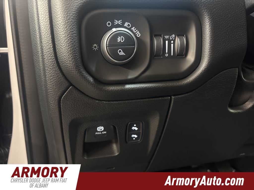 Thumbnail: 2026 RAM 1500 - 10