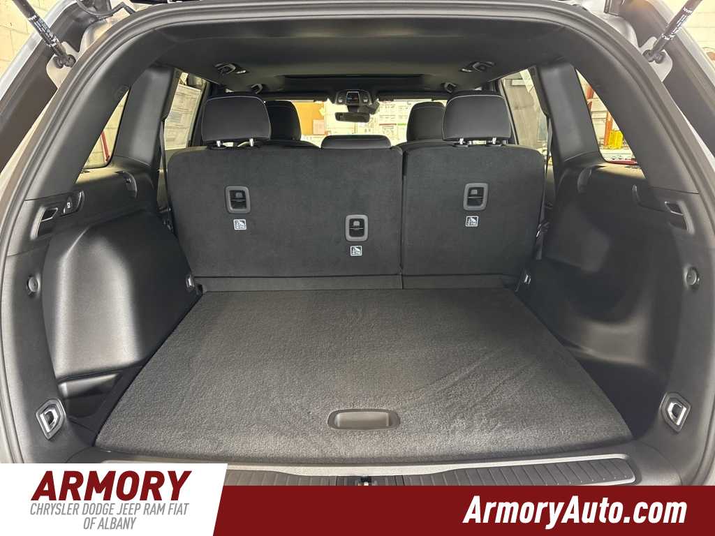 Thumbnail: 2025 Jeep Grand Cherokee - 25