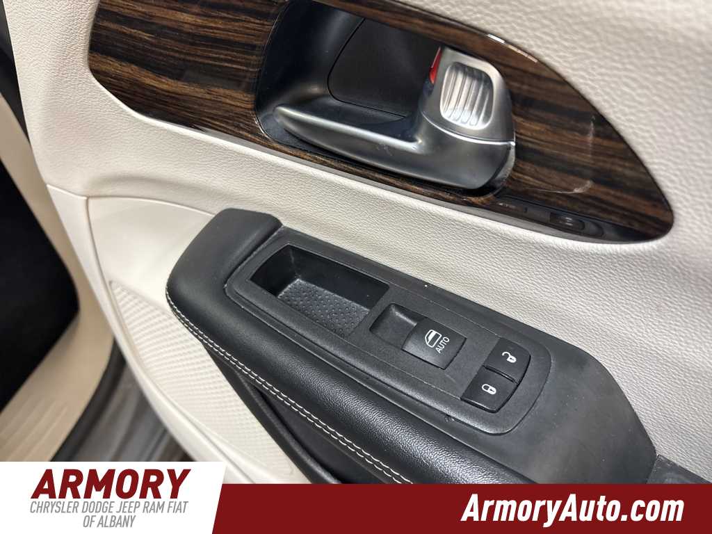 Thumbnail: 2023 Chrysler Pacifica - 37