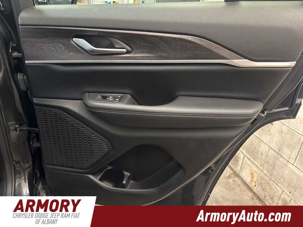 Thumbnail: 2023 Jeep Grand Cherokee - 32