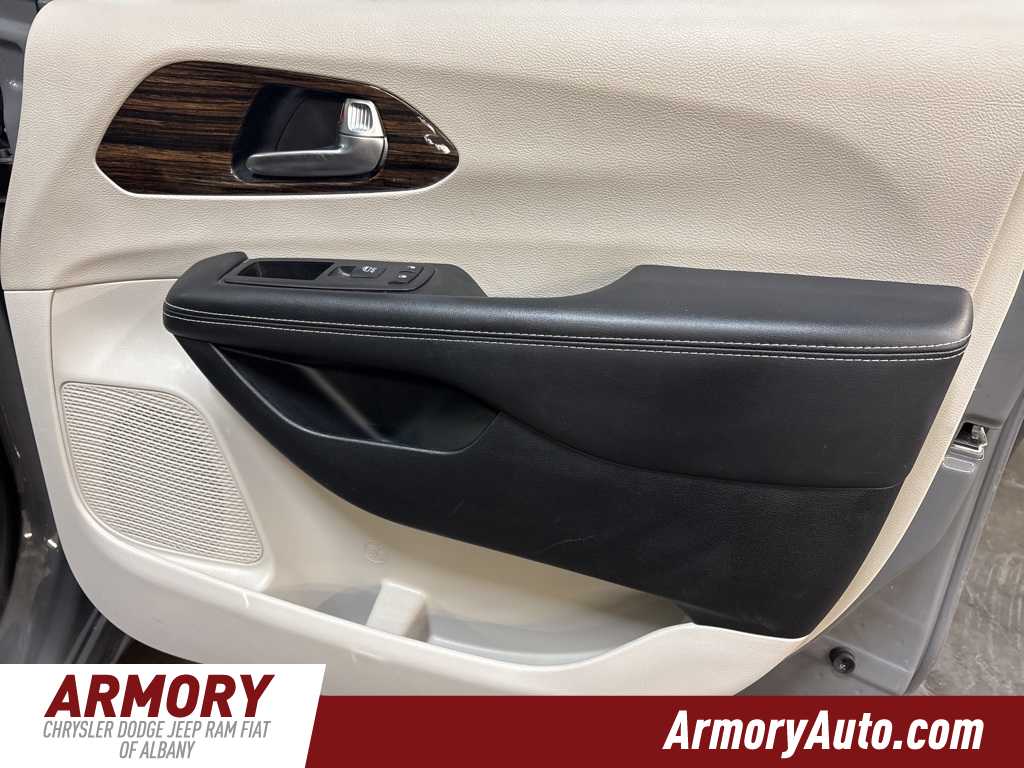 Thumbnail: 2023 Chrysler Pacifica - 36