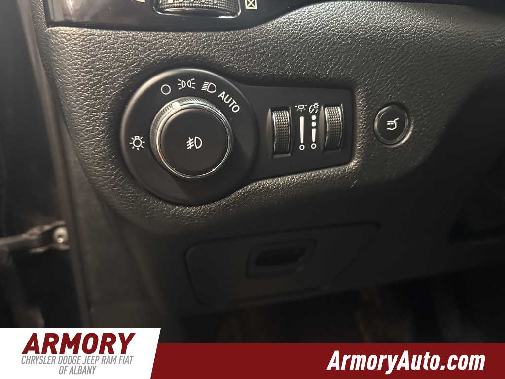 Thumbnail: 2023 Jeep Cherokee - 10