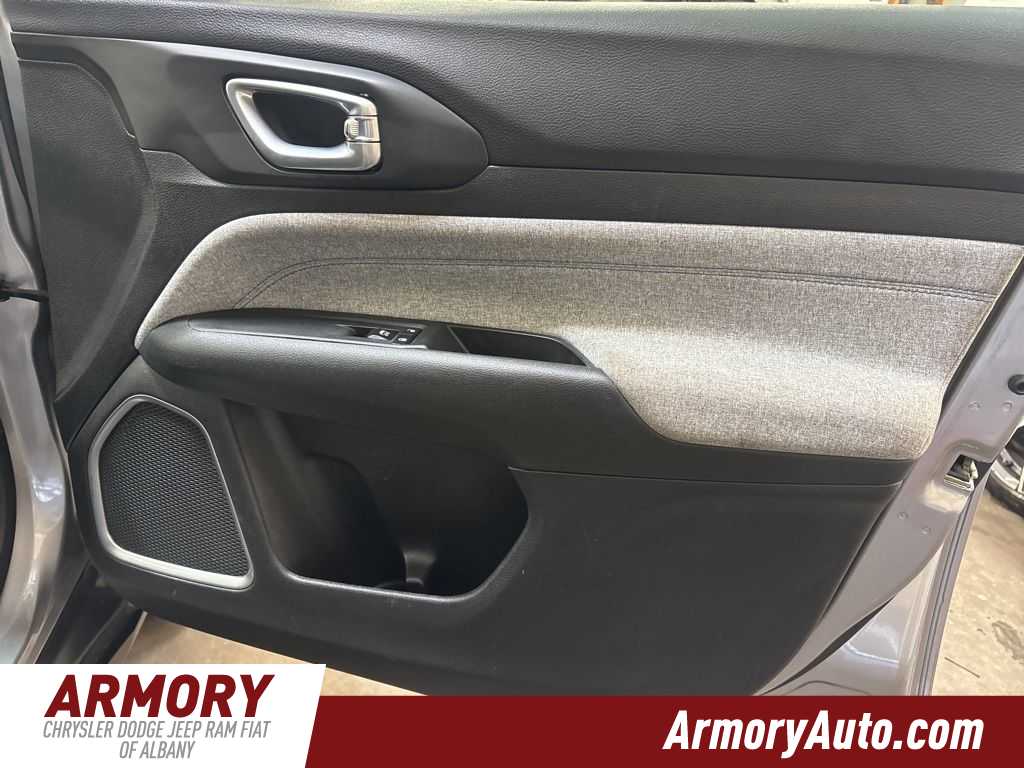 Thumbnail: 2023 Jeep Compass - 35