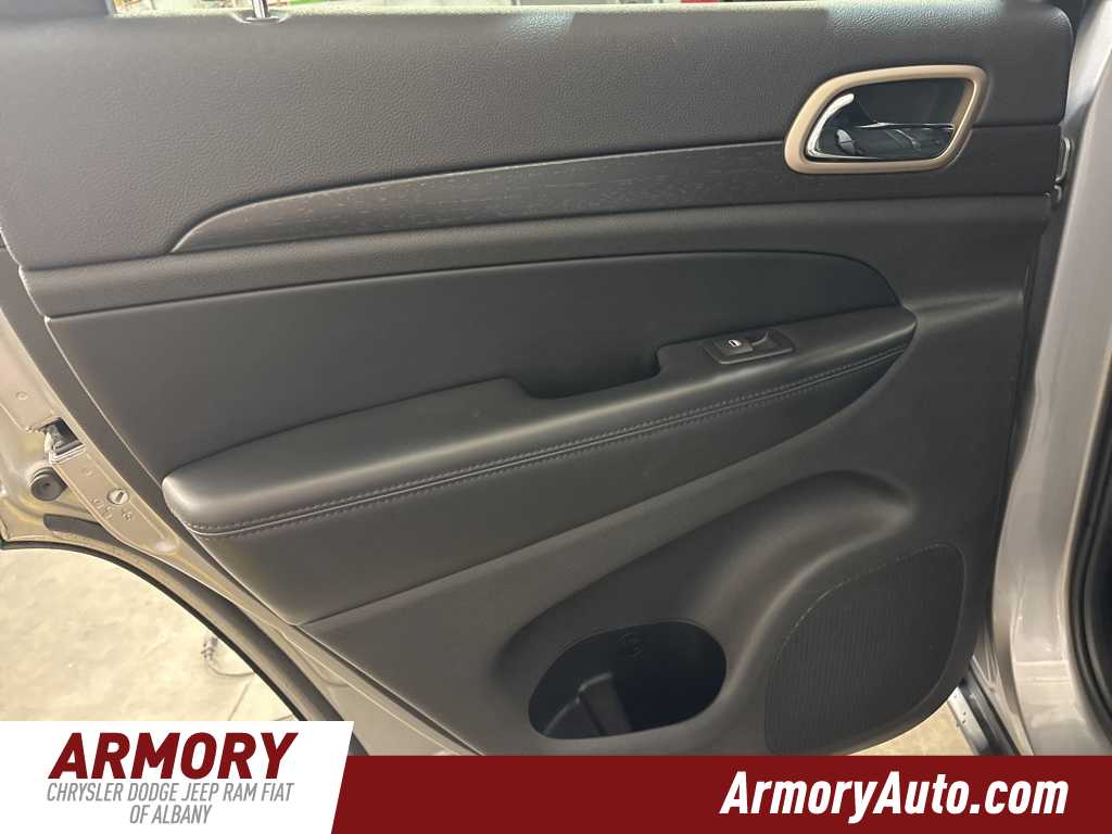 Thumbnail: 2017 Jeep Grand Cherokee - 22