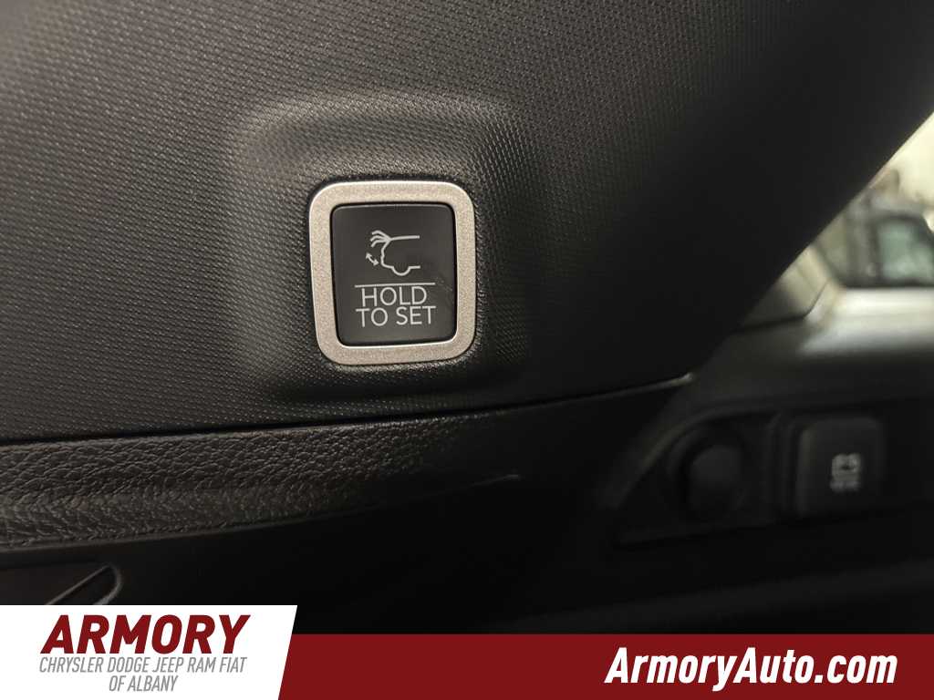 Thumbnail: 2025 Jeep Grand Cherokee - 25