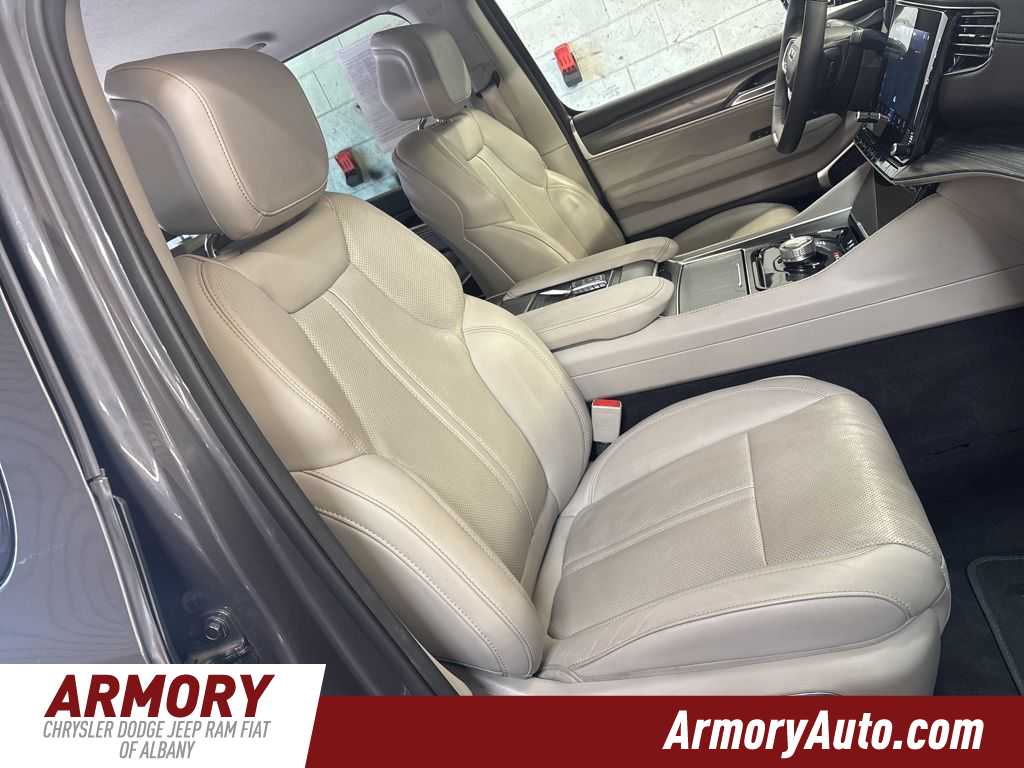 Thumbnail: 2023 Jeep Wagoneer - 44