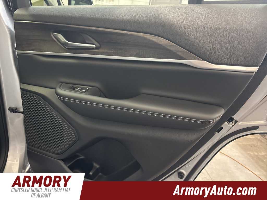 Thumbnail: 2025 Jeep Grand Cherokee - 30