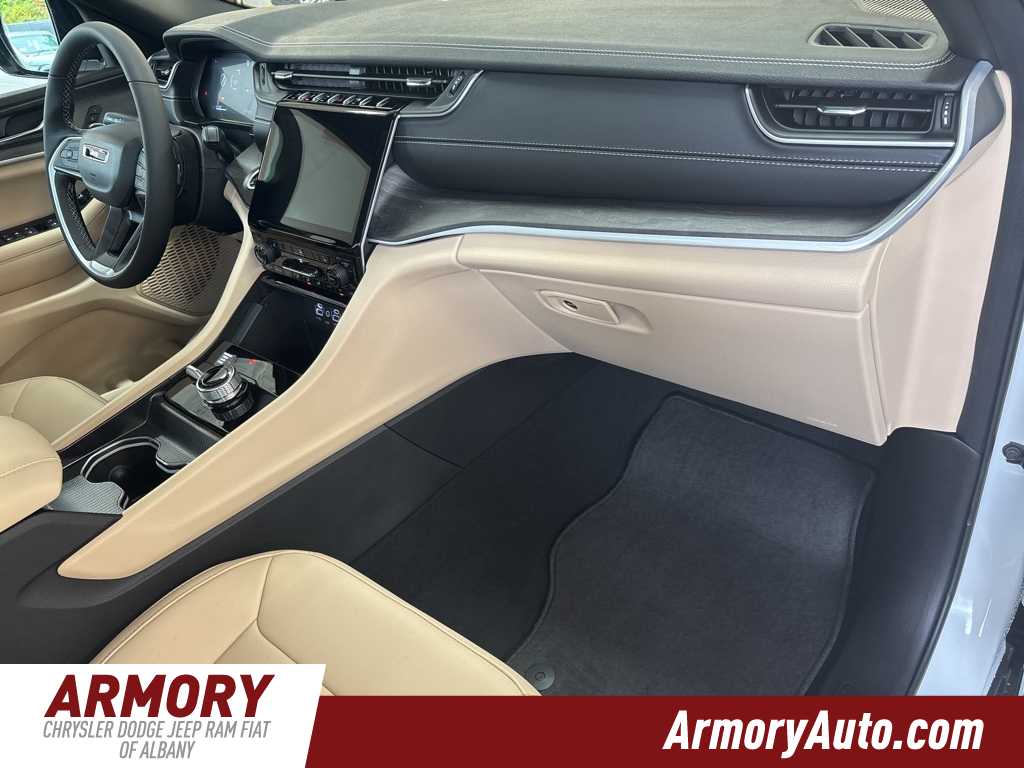 Thumbnail: 2025 Jeep Grand Cherokee - 33