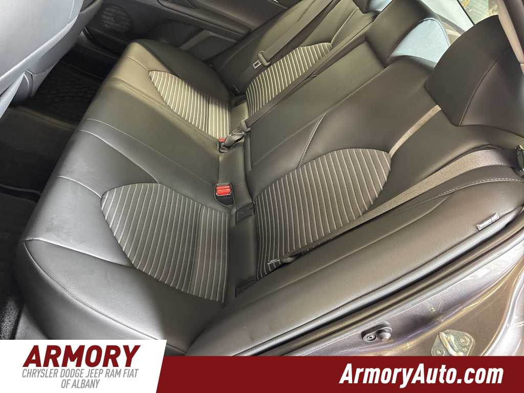 2018 Toyota Camry SE 23