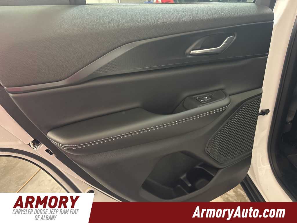 Thumbnail: 2025 Jeep Grand Cherokee - 24