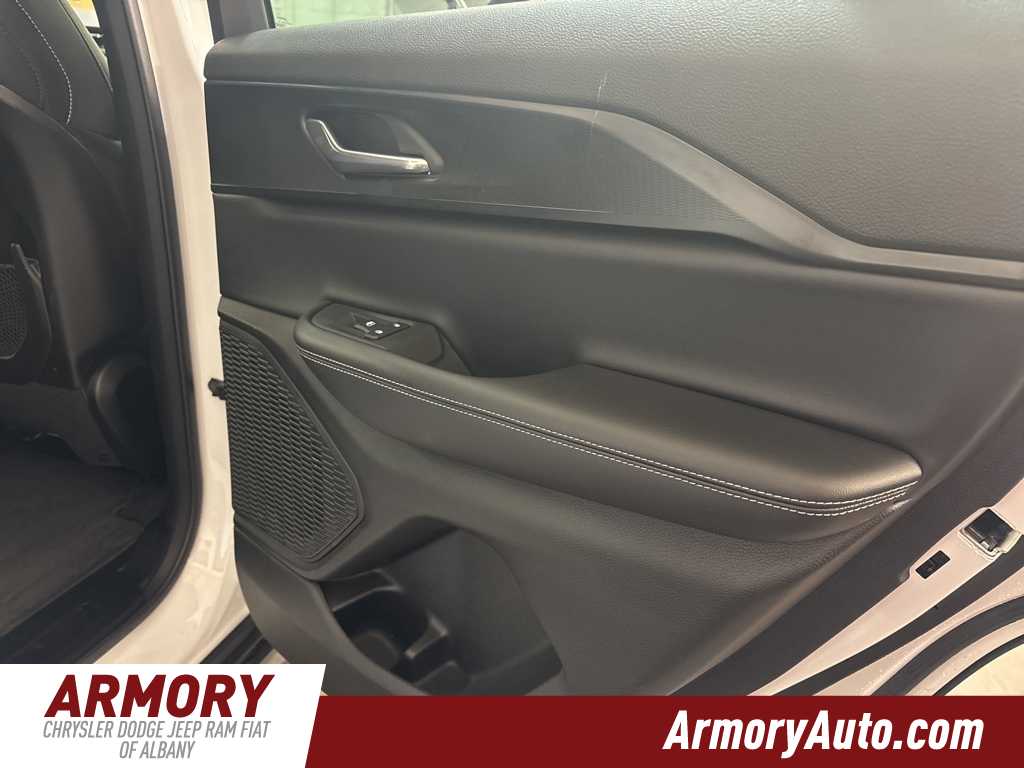 Thumbnail: 2025 Jeep Grand Cherokee - 31