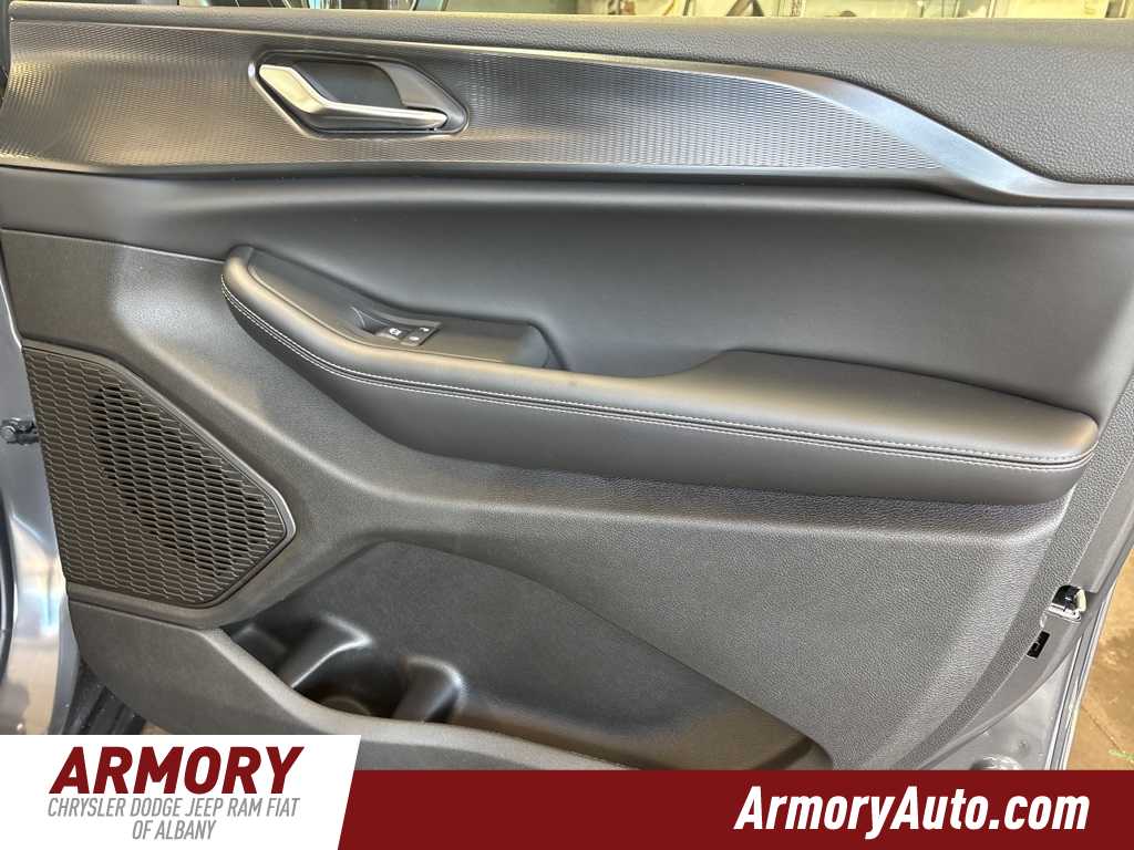 Thumbnail: 2025 Jeep Grand Cherokee - 35