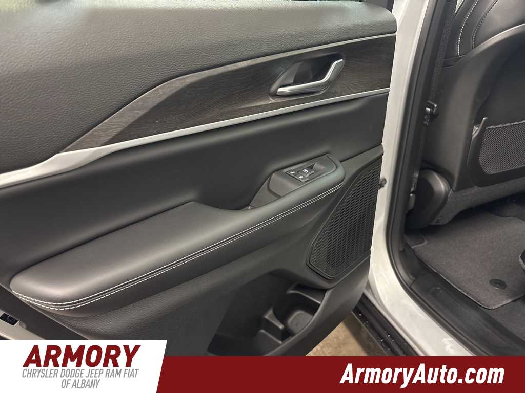 Thumbnail: 2025 Jeep Grand Cherokee - 23