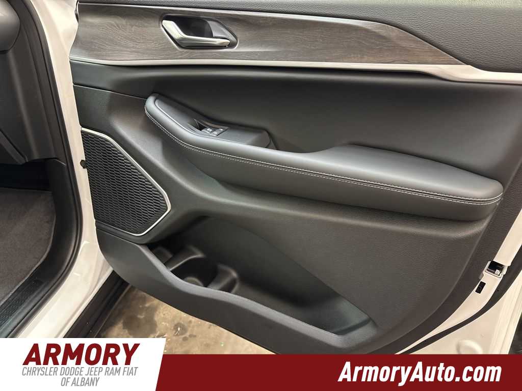 Thumbnail: 2026 Jeep Grand Cherokee - 41