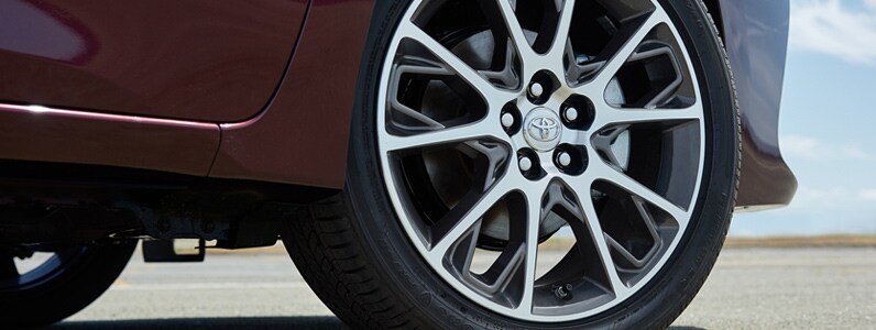 Learn more about what the Kinetic Dynamic Suspension System (KDSS) Toyota Kinetic Dynamic Suspension System