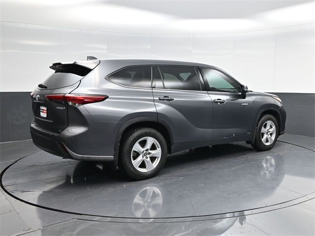 2020 Toyota Highlander Hybrid LE photo 3
