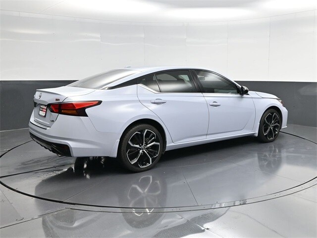 2023 Nissan Altima 2.5 SR photo 3