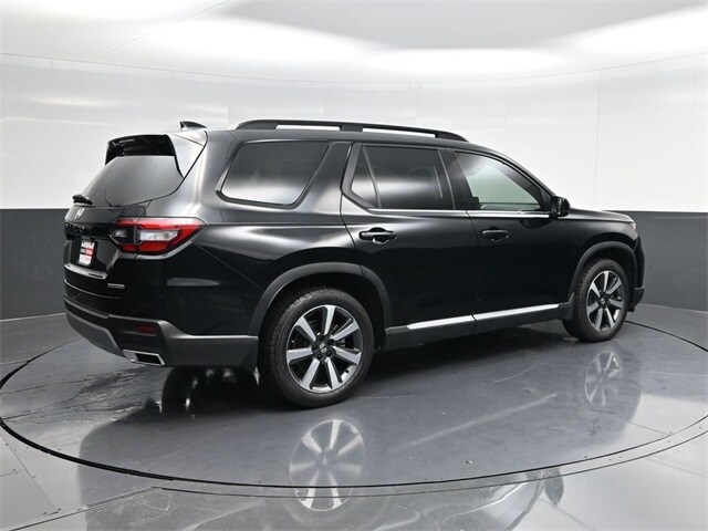 2024 Honda Pilot Touring photo 2