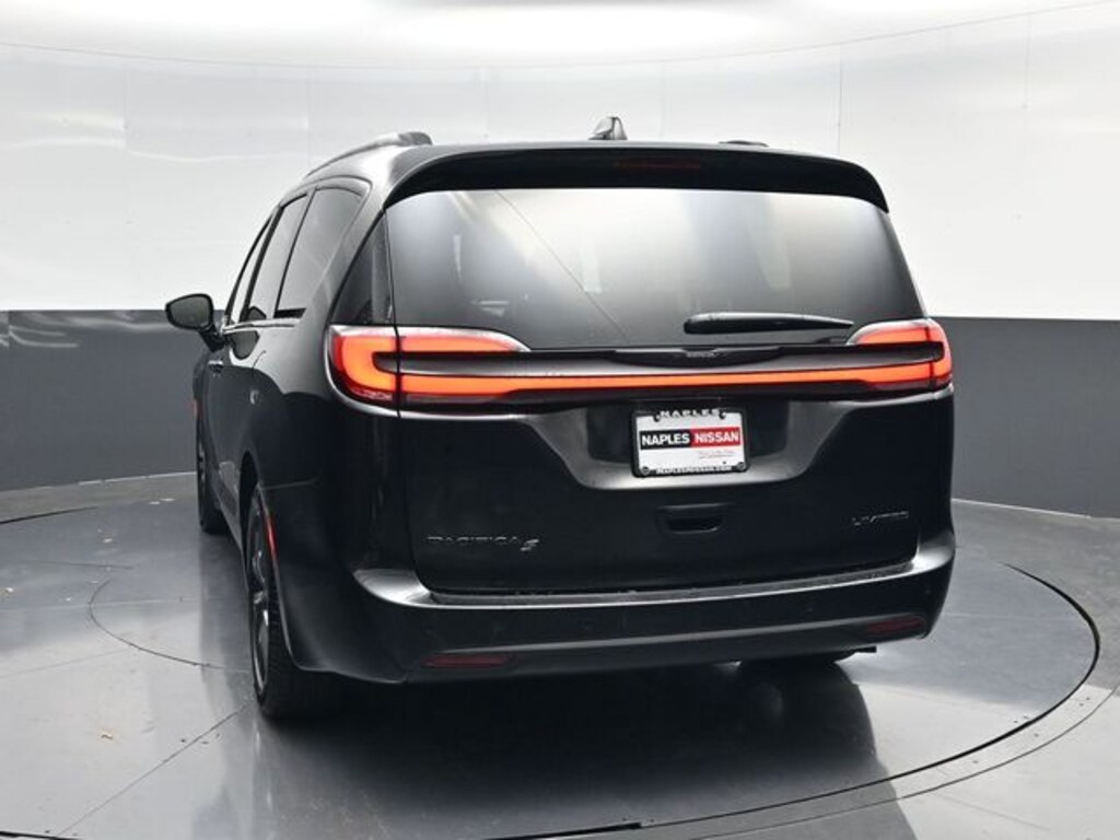 Used 2025 Chrysler Pacifica Limited Van Passenger Van