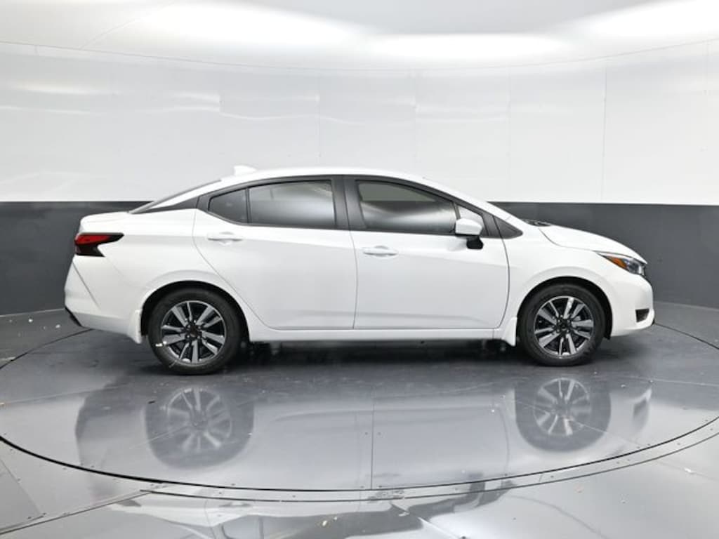 New 2025 Nissan Versa 1.6 SV Sedan