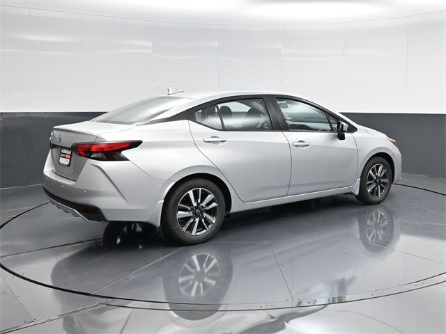 2025 Nissan Versa 1.6 SV photo 3