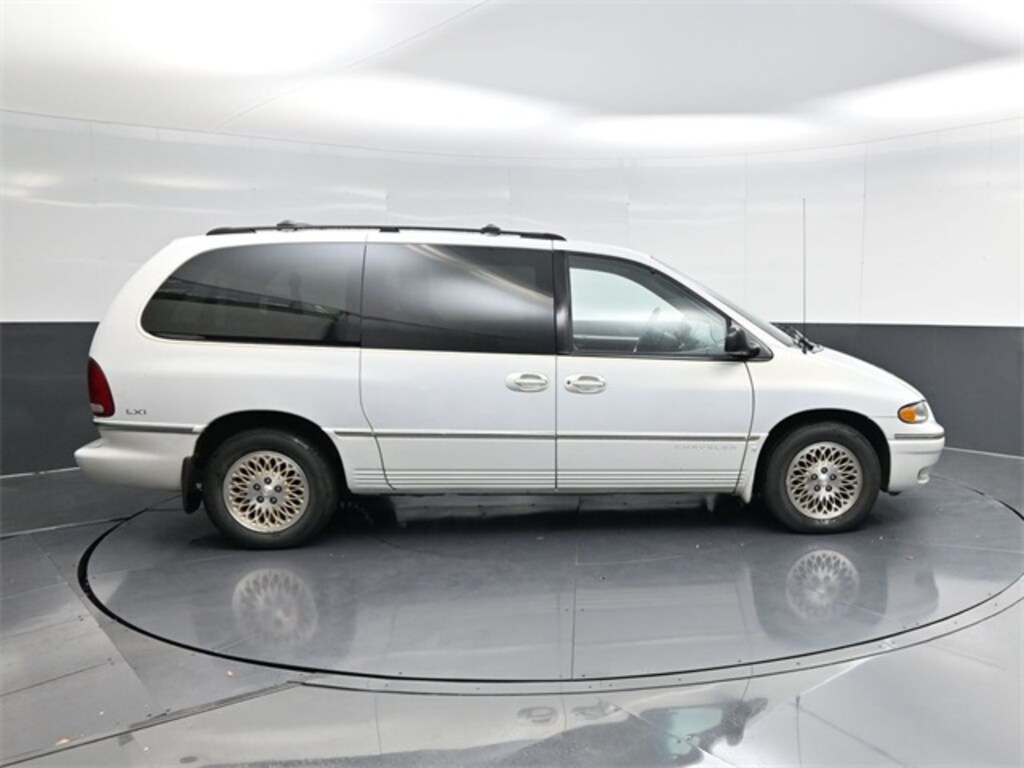 Used 1996 Chrysler Town & Country LXi (STD is Estimated) Van Passenger Van
