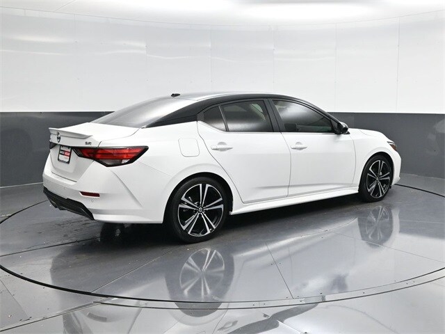 2023 Nissan Sentra SR photo 3