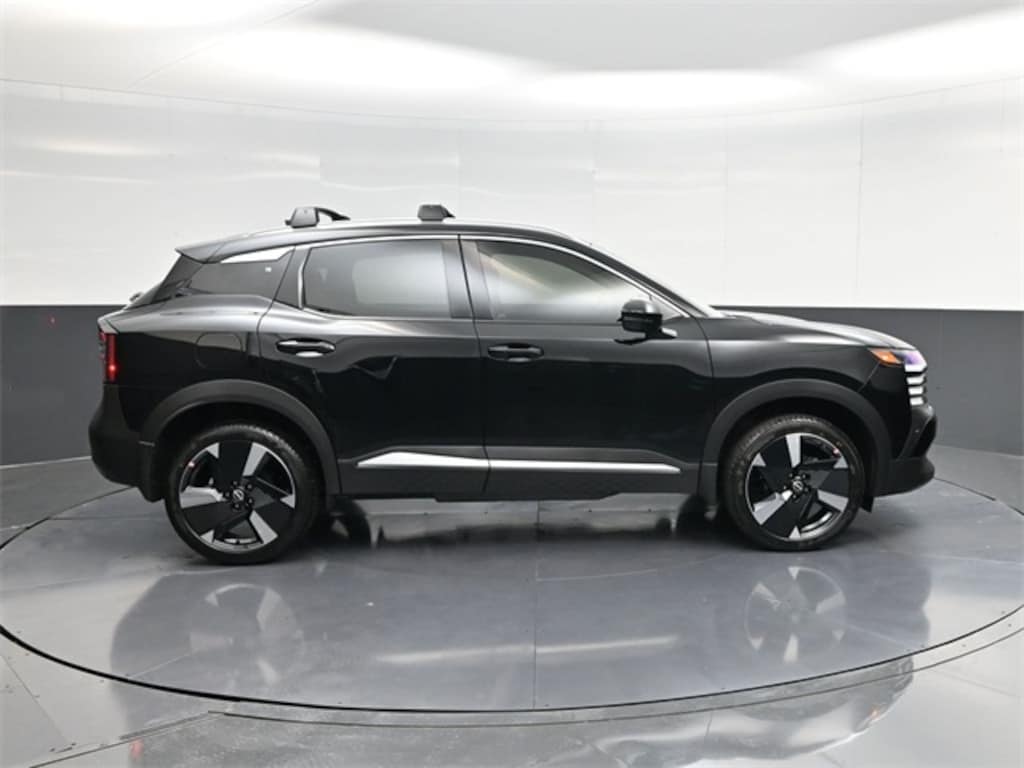 New 2026 Nissan Kicks SR SUV