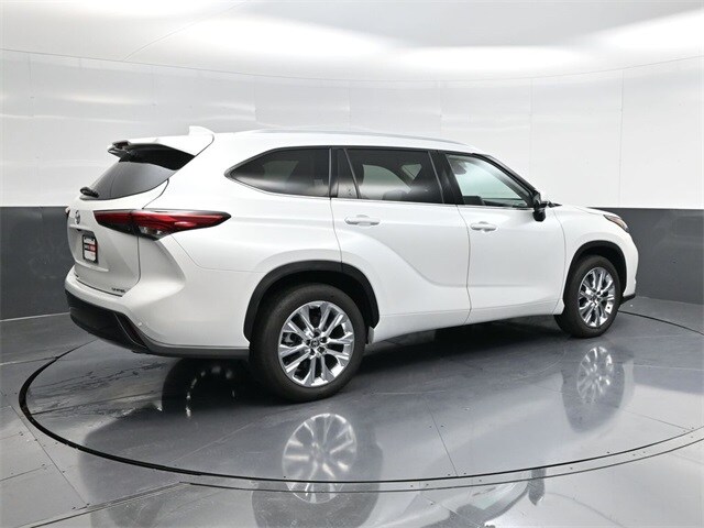 2023 Toyota Highlander Limited photo 3