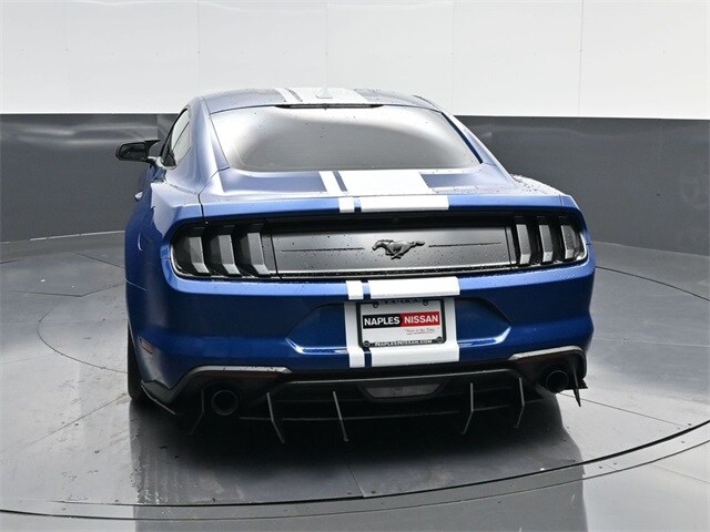 2022 Ford Mustang EcoBoost photo 4