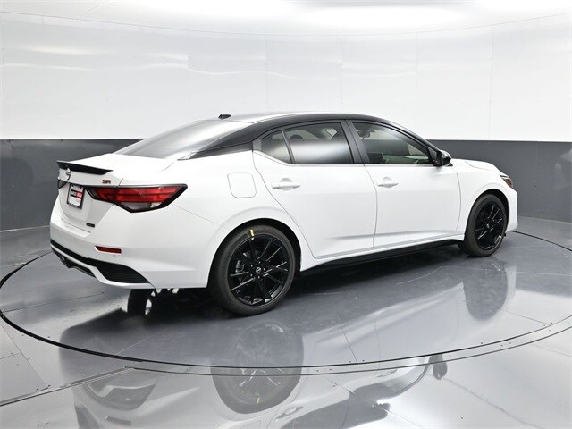 2025 Nissan Sentra SR photo 3