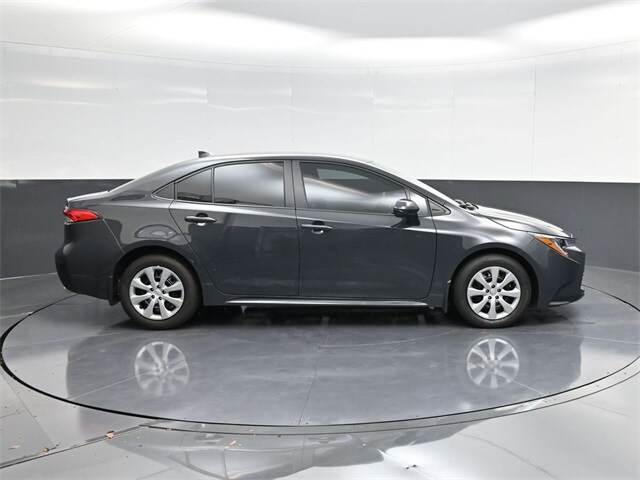 2025 Toyota Corolla LE photo 2