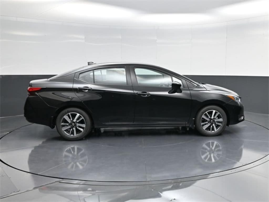 New 2025 Nissan Versa 1.6 SV Sedan