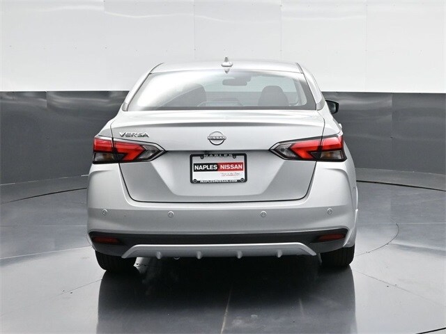 2025 Nissan Versa 1.6 SV photo 4