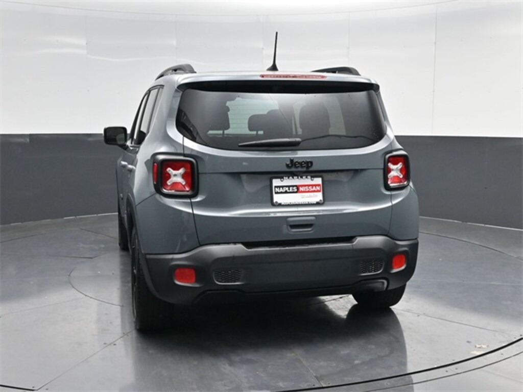 Used 2018 Jeep Renegade Latitude FWD SUV