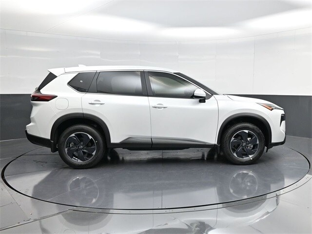 2026 Nissan Rogue SV photo 2