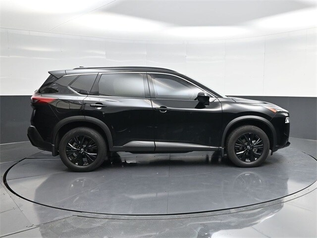 2023 Nissan Rogue SV photo 2