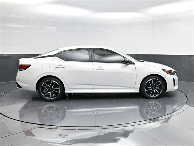 2024 Nissan Sentra SR photo 2