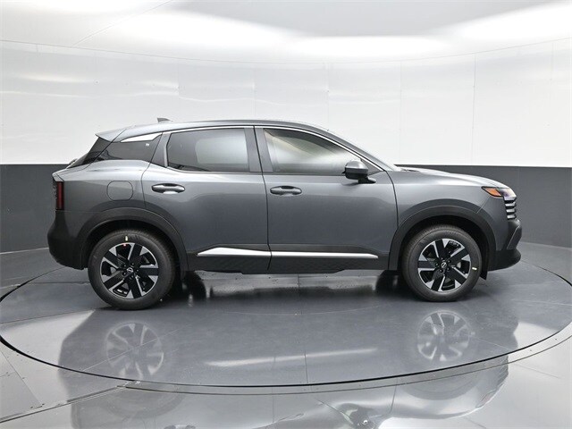 2025 Nissan Kicks SV photo 2