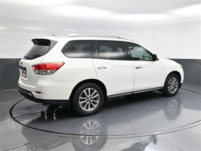 2016 Nissan Pathfinder S photo 3