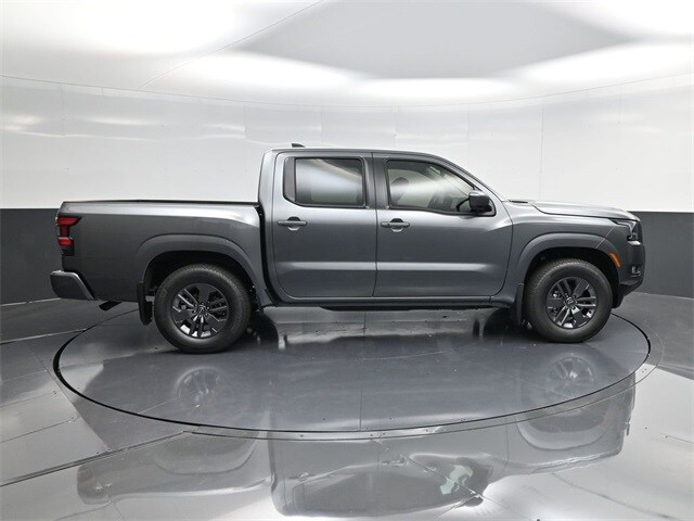 2025 Nissan Frontier SV photo 2
