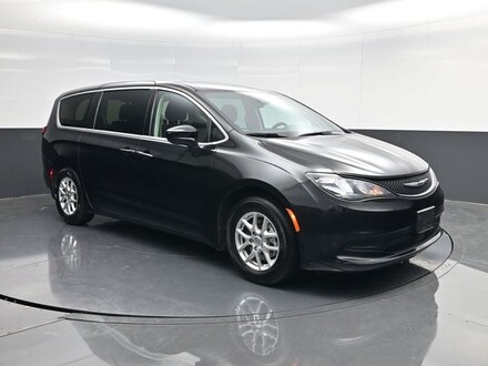 2023 Chrysler Voyager LX Van Passenger Van