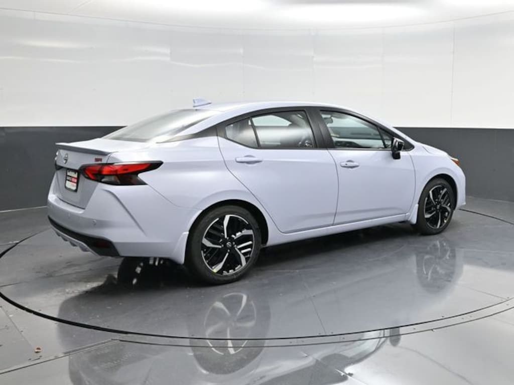 New 2025 Nissan Versa 1.6 SR Sedan