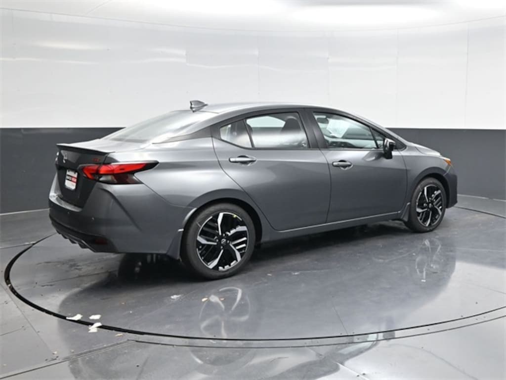 New 2025 Nissan Versa 1.6 SR Sedan