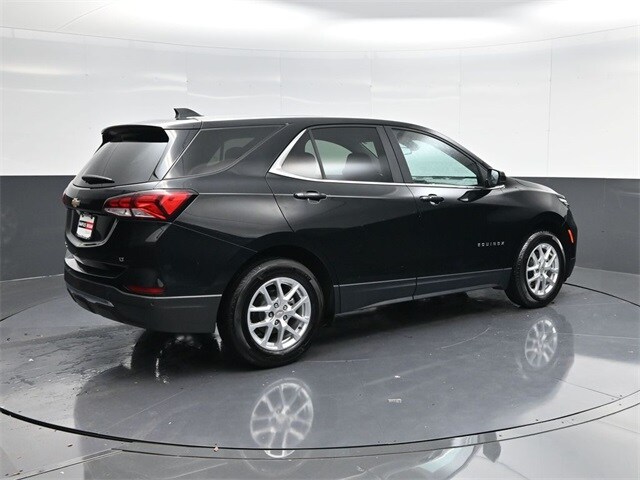 2022 Chevrolet Equinox LT photo 2