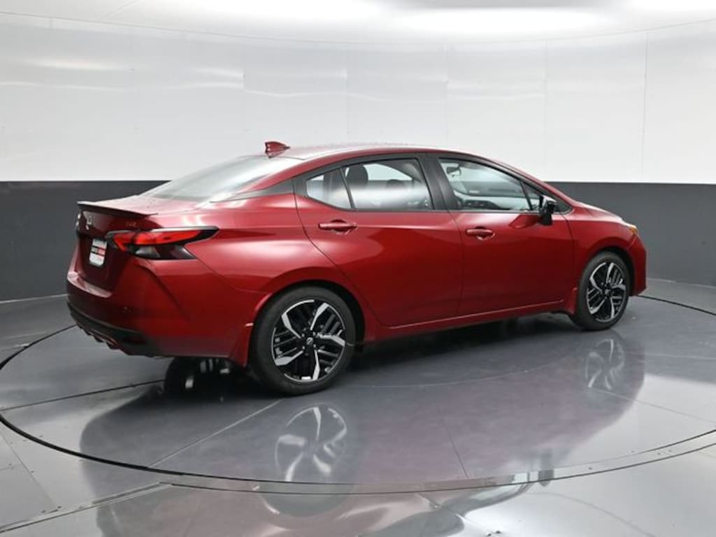 New 2025 Nissan Versa 1.6 SR Sedan